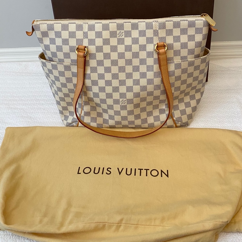 COPY - Louis Vuitton Damier Azur Totally MM. Divorce must sell. Send offer